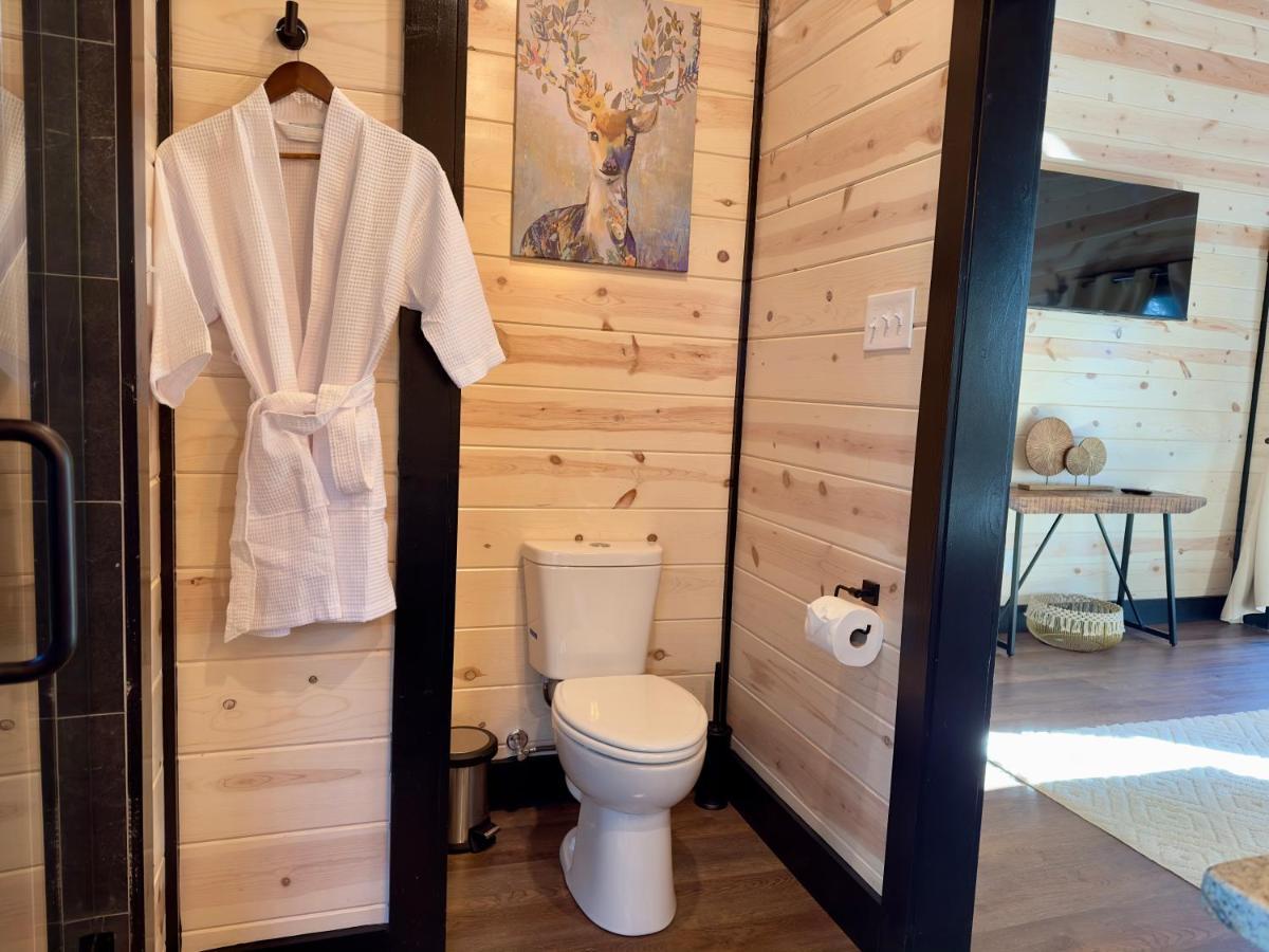 New Luxury Cabin, Hot Tub, Forest Views,Hotel Style Amenities 布罗肯鲍 外观 照片
