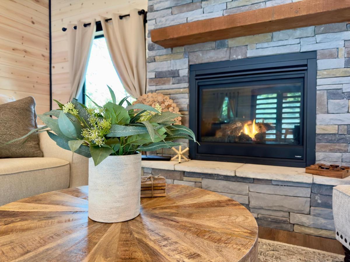 New Luxury Cabin, Hot Tub, Forest Views,Hotel Style Amenities 布罗肯鲍 外观 照片
