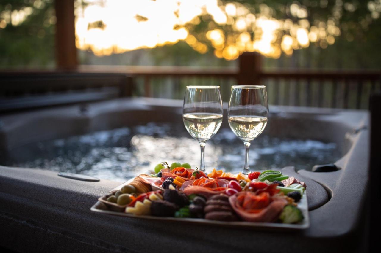 New Luxury Cabin, Hot Tub, Forest Views,Hotel Style Amenities 布罗肯鲍 外观 照片