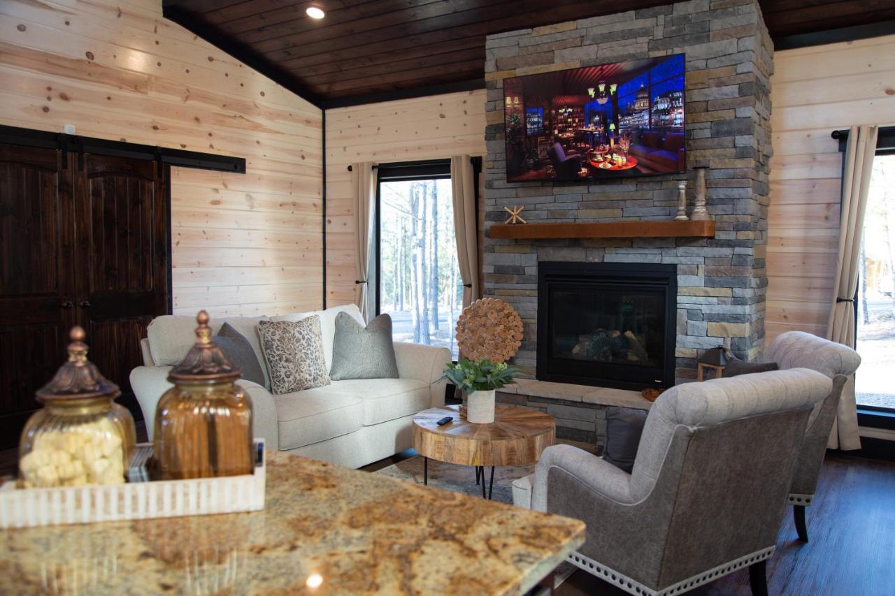 New Luxury Cabin, Hot Tub, Forest Views,Hotel Style Amenities 布罗肯鲍 外观 照片