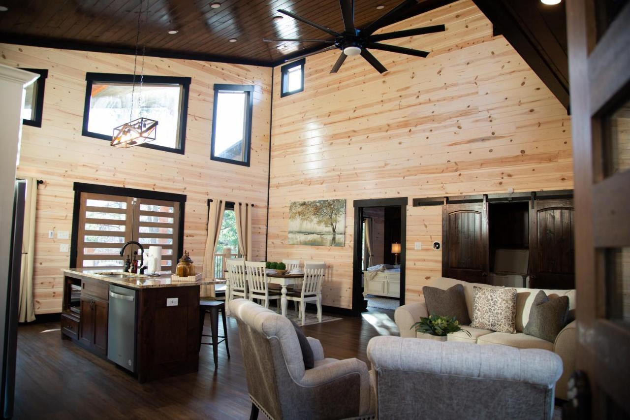New Luxury Cabin, Hot Tub, Forest Views,Hotel Style Amenities 布罗肯鲍 外观 照片