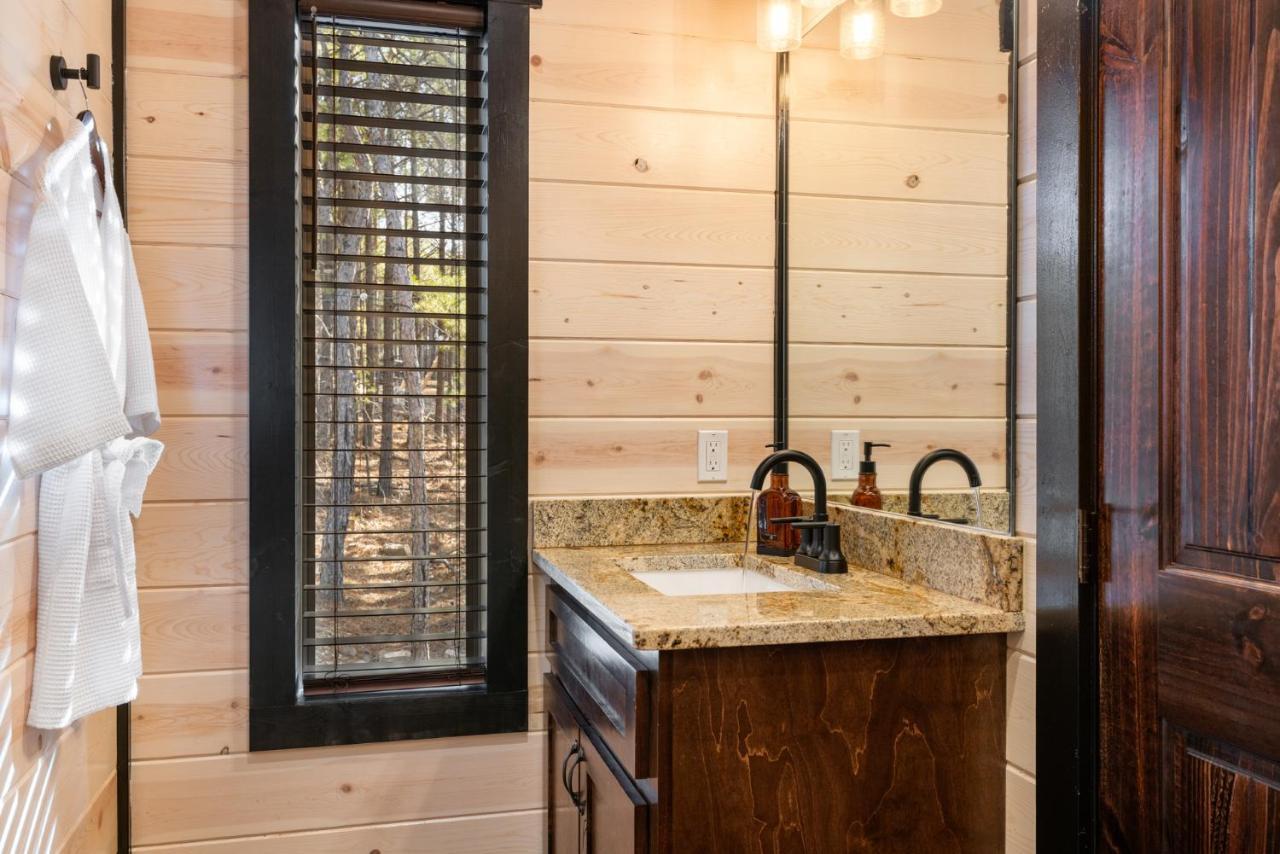 New Luxury Cabin, Hot Tub, Forest Views,Hotel Style Amenities 布罗肯鲍 外观 照片